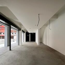 Sims Avenue (D14), Retail #577719501
